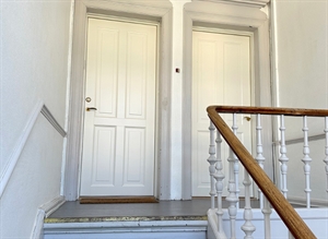 Renoveringsprojekt af entré- og opgangsdøre på Frederiksberg